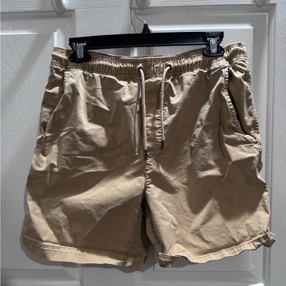 American Eagle Flex 5inch khaki shorts